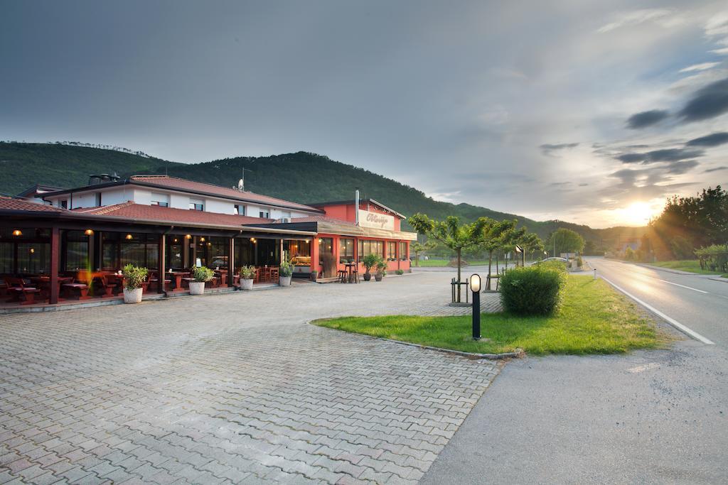 Guesthouse Osterija Branik Ngoại thất bức ảnh